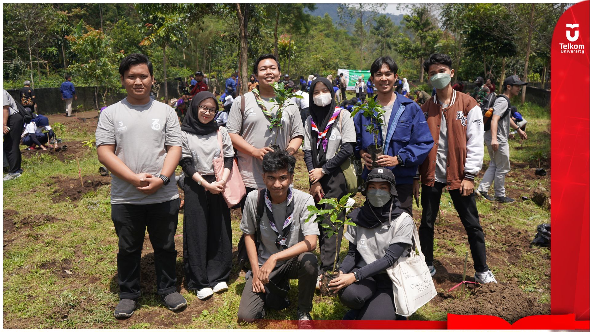 Tel-U Students Carry Out Tree Planting Action in Citarum Sector 23